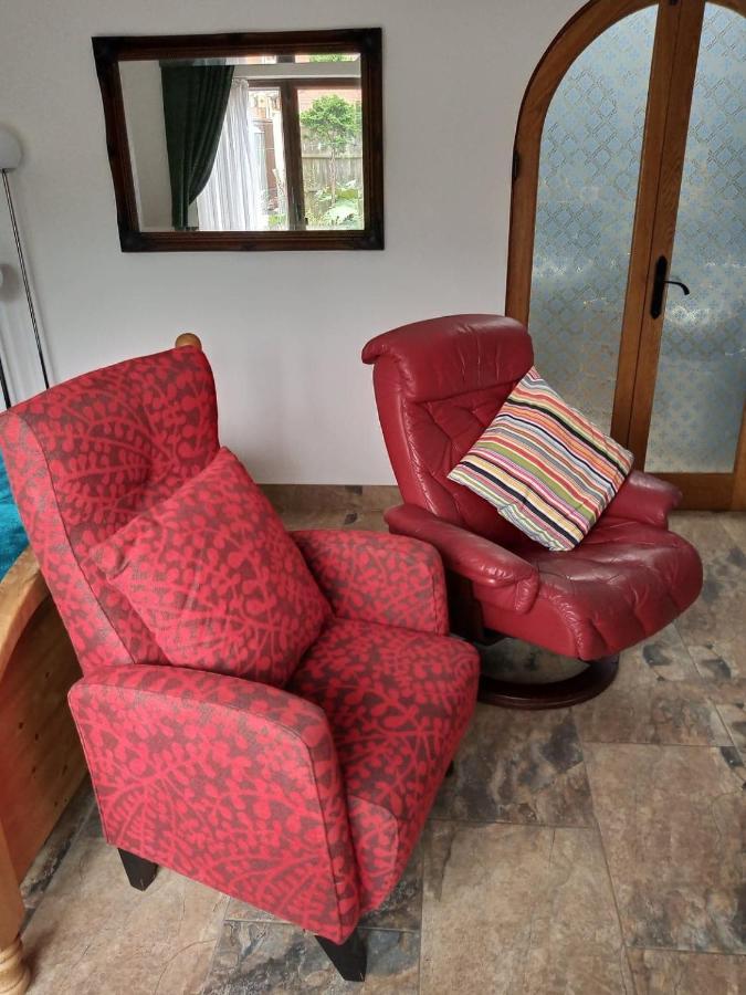 Cozy Haven: Ground Floor Comfort with Breakfast & Parking Apartment Heanor Exterior photo